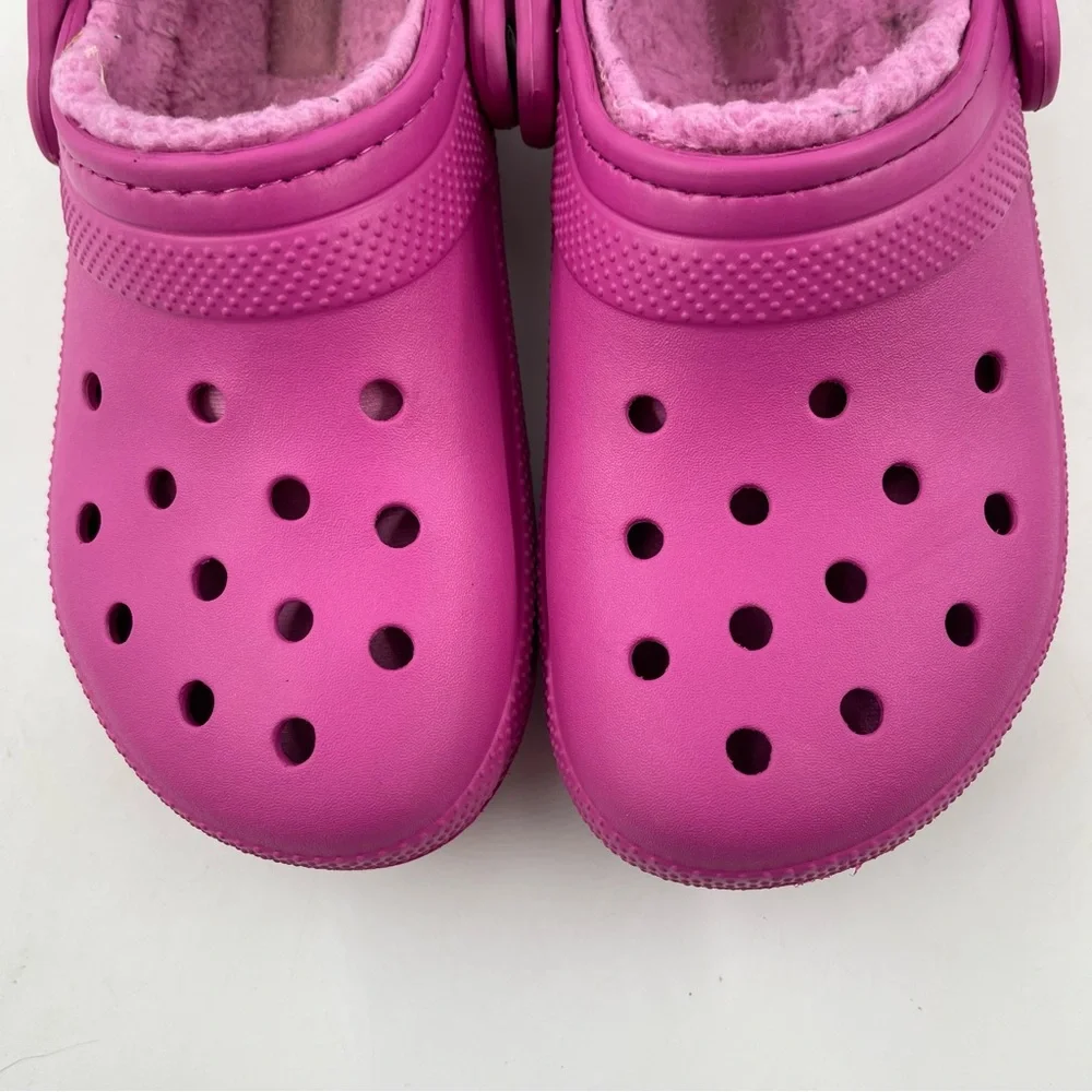 👞 Crocs Unisex Adults Classic Fuchsia Faux Fur Lined Clogs Mules -Size W/7 | M/5